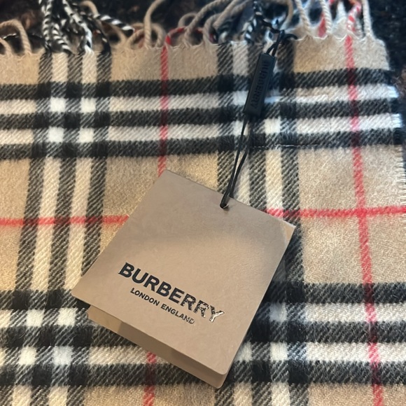 Burberry Mini Classic Vintage Check Cashmere Scarf - Picture 3 of 6